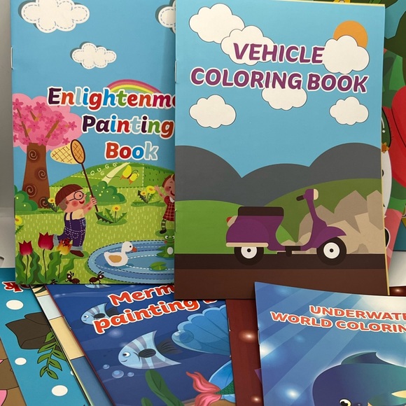 🖤 NWT- Lot of 4 Mini Coloring Books 🖤 - Picture 2 of 7